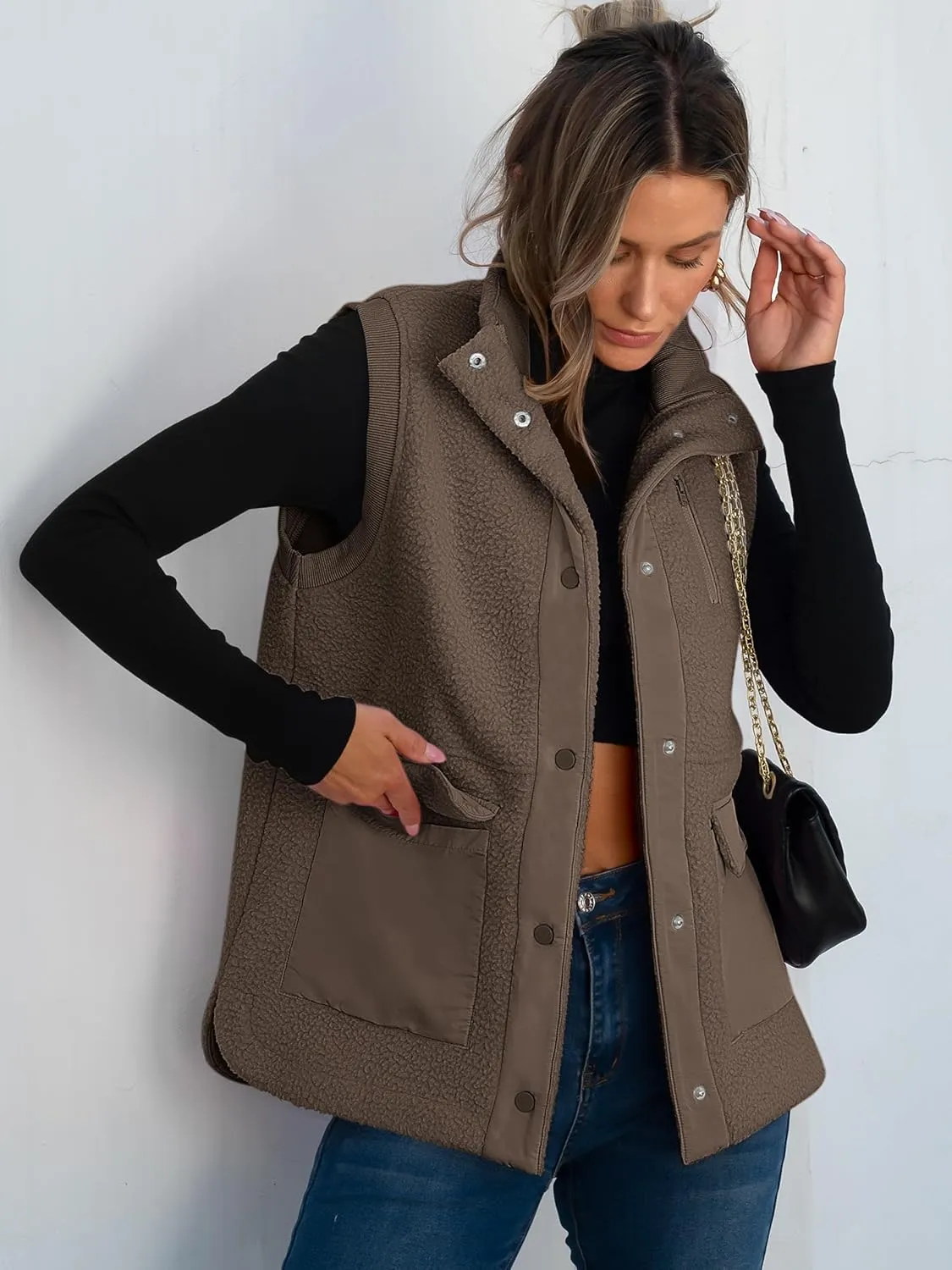 ANRABESS Womens Fuzzy Fleece Vest Sleeveless Casual Warm Button Down Sherpa Jackets Outerwear With Pockets Winter Fashion