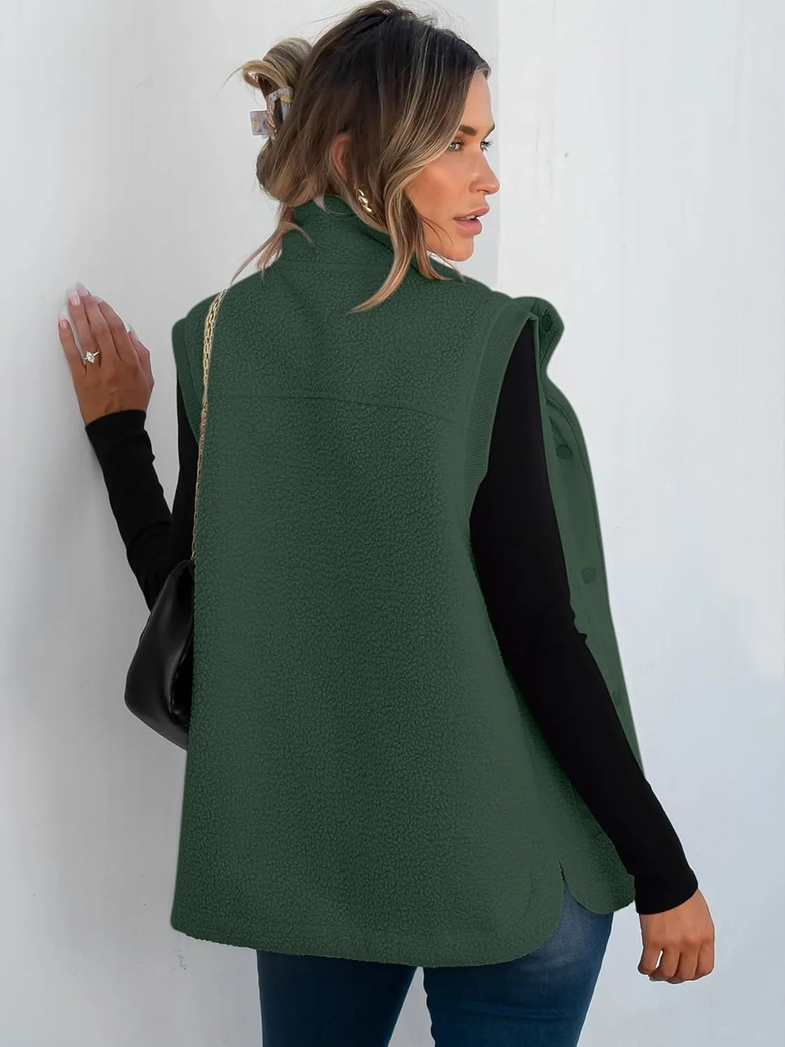 ANRABESS Womens Fuzzy Fleece Vest Sleeveless Casual Warm Button Down Sherpa Jackets Outerwear With Pockets Winter Fashion