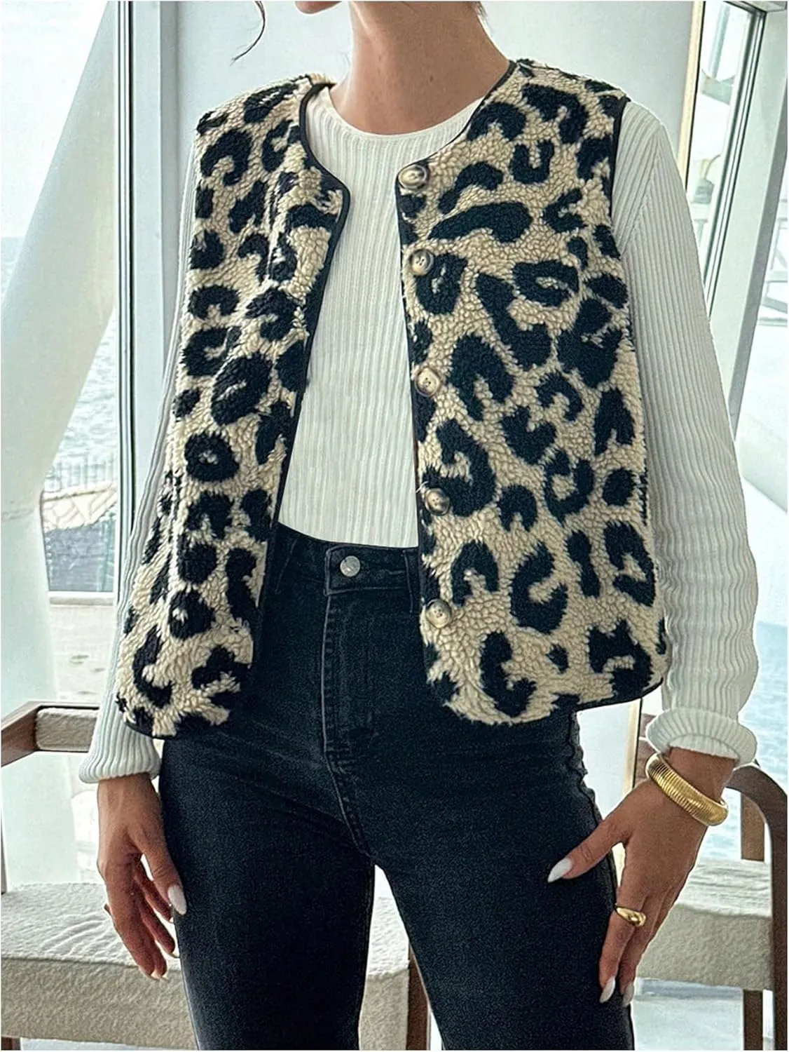 GORGLITTER Women's Leopard Sherpa Vest Fuzzy Vest Outerwear Trendy Fall Cheetah Fleece Sleeveless Old Money Coat Jacket