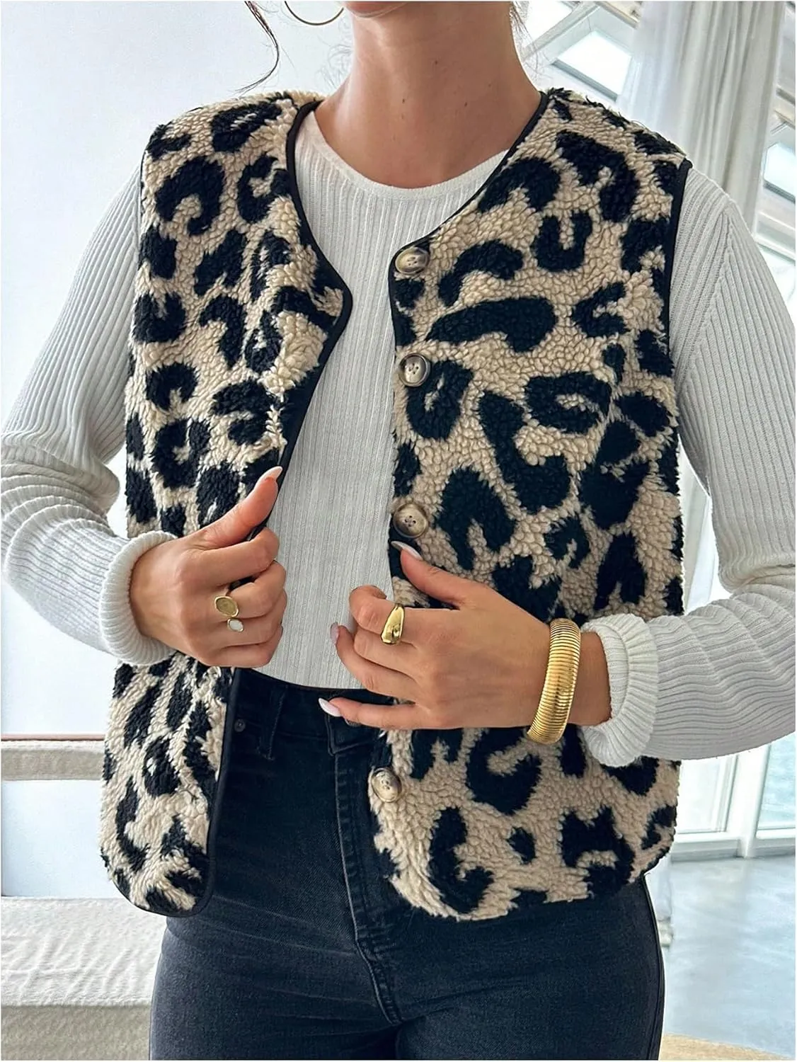 GORGLITTER Women's Leopard Sherpa Vest Fuzzy Vest Outerwear Trendy Fall Cheetah Fleece Sleeveless Old Money Coat Jacket