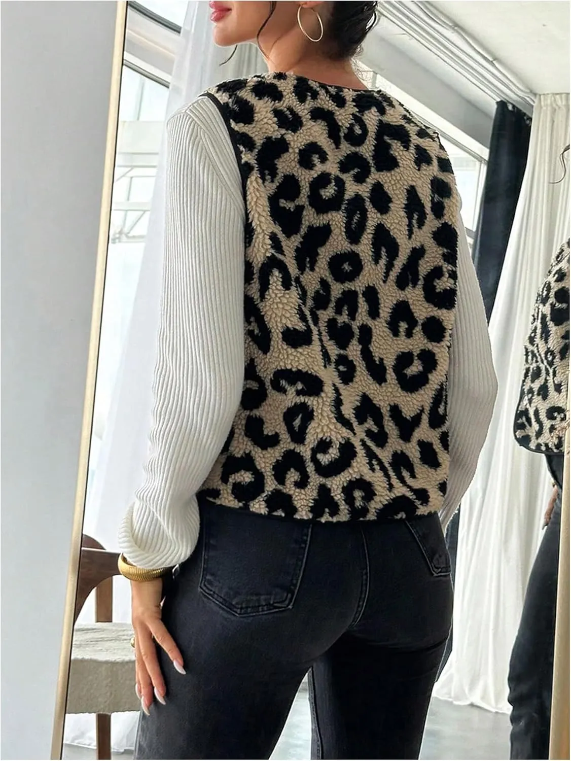 GORGLITTER Women's Leopard Sherpa Vest Fuzzy Vest Outerwear Trendy Fall Cheetah Fleece Sleeveless Old Money Coat Jacket