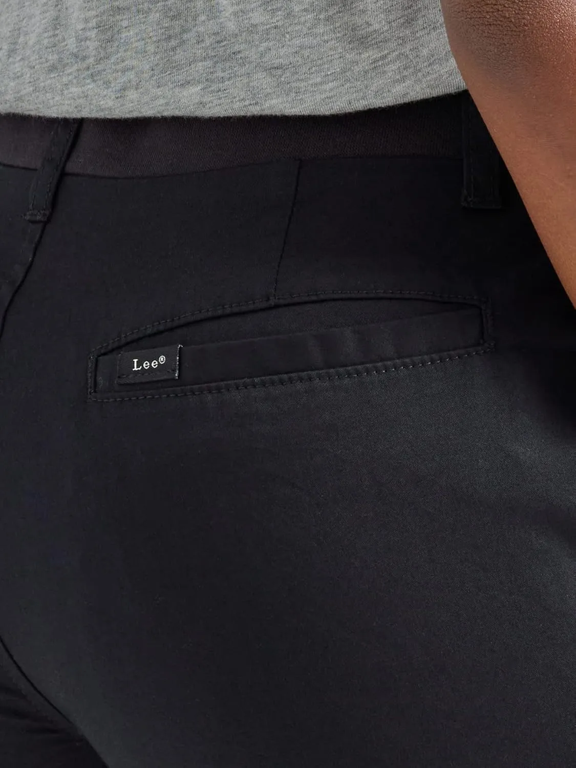 Lee Women's Flex-to-go Mid-Rise 17" Cargo Skimmer Capri Pant