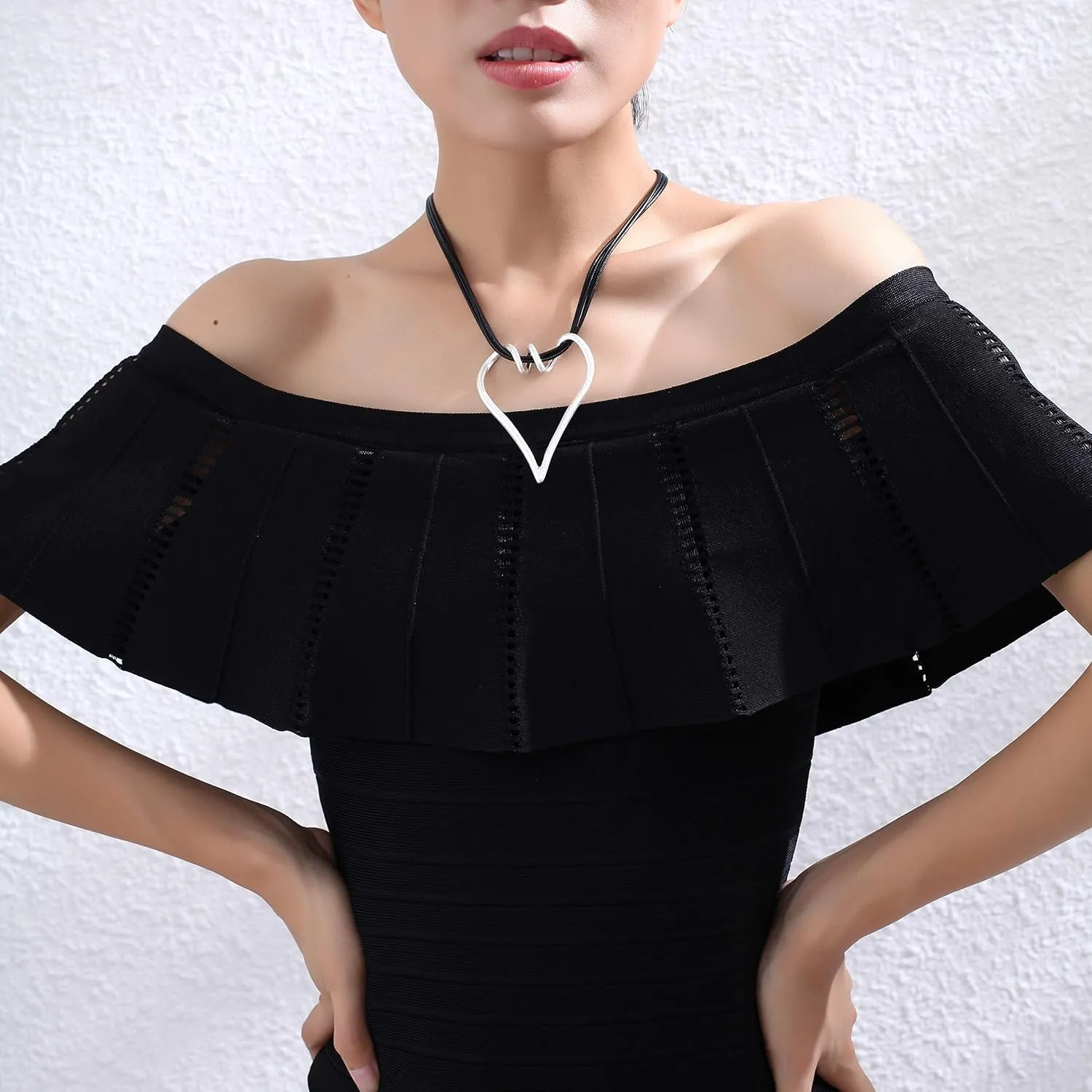 Love Heart Pendant Necklace for Women Fashion Jewelry Long Chian Sweater Necklaces