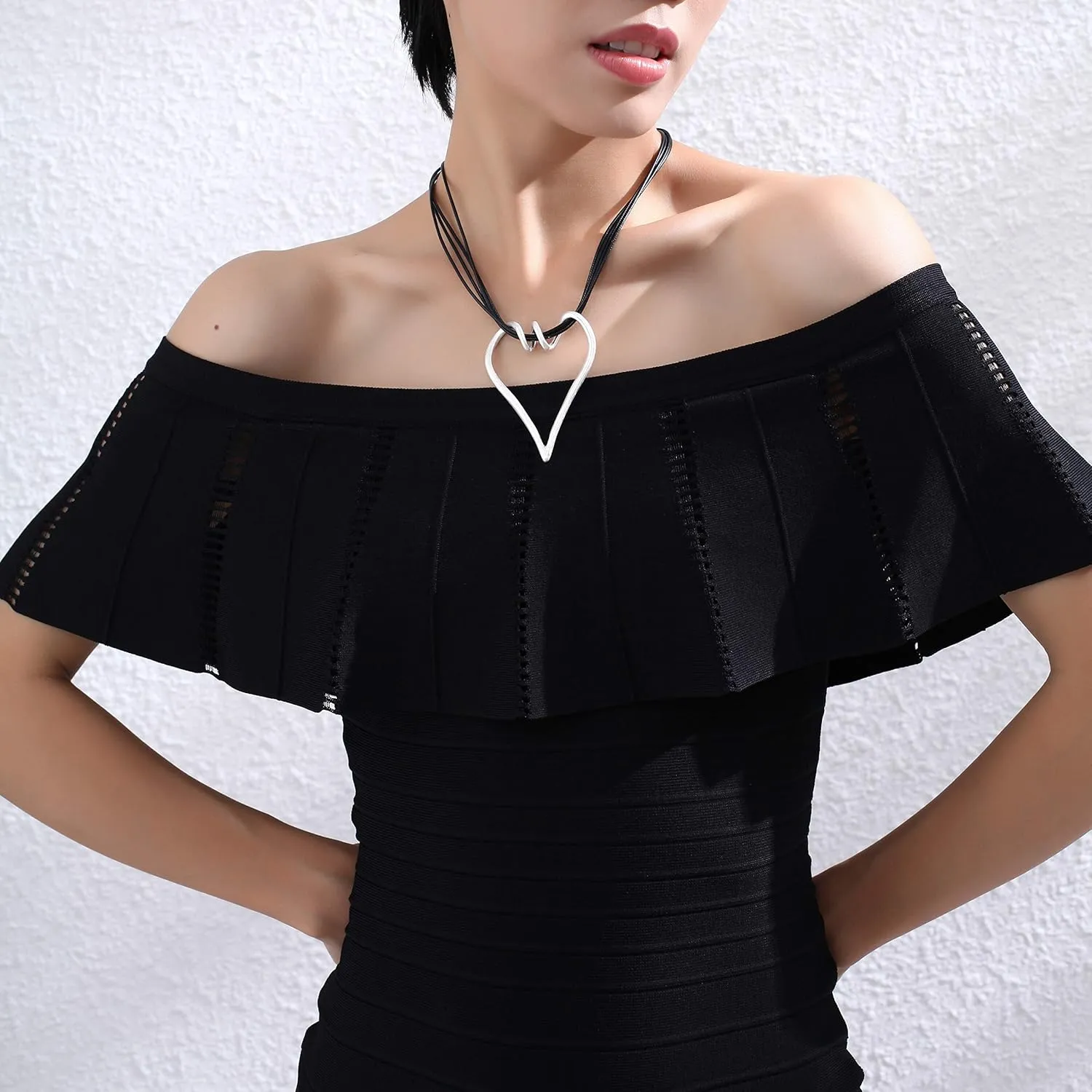 Love Heart Pendant Necklace for Women Fashion Jewelry Long Chian Sweater Necklaces