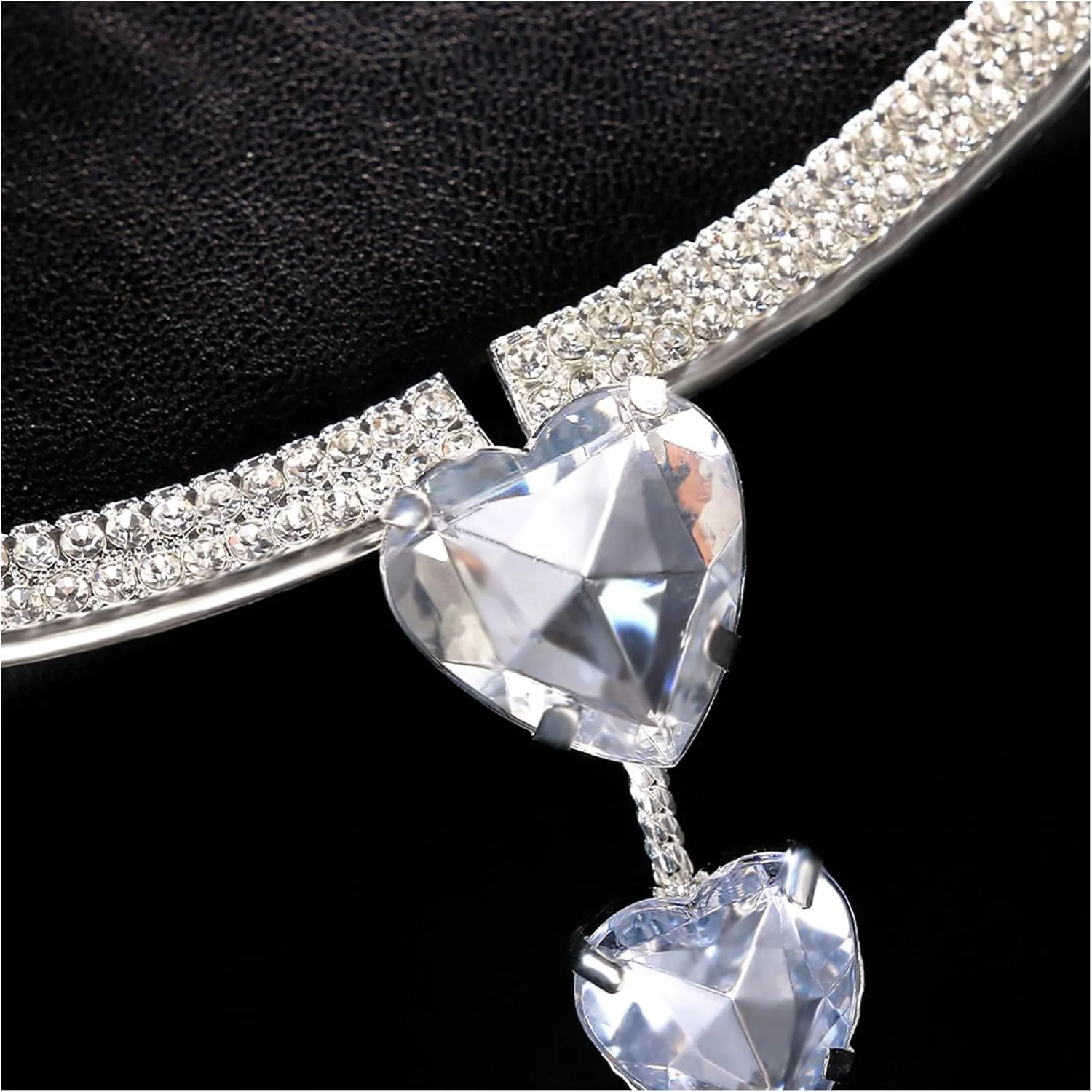 Rhinestone Sexy Chest Bracket Chain Crystal Heart Pendant Chest Bracket Bra Chain Rave Party Bikini Body Chain Jewelry Accessory for Women