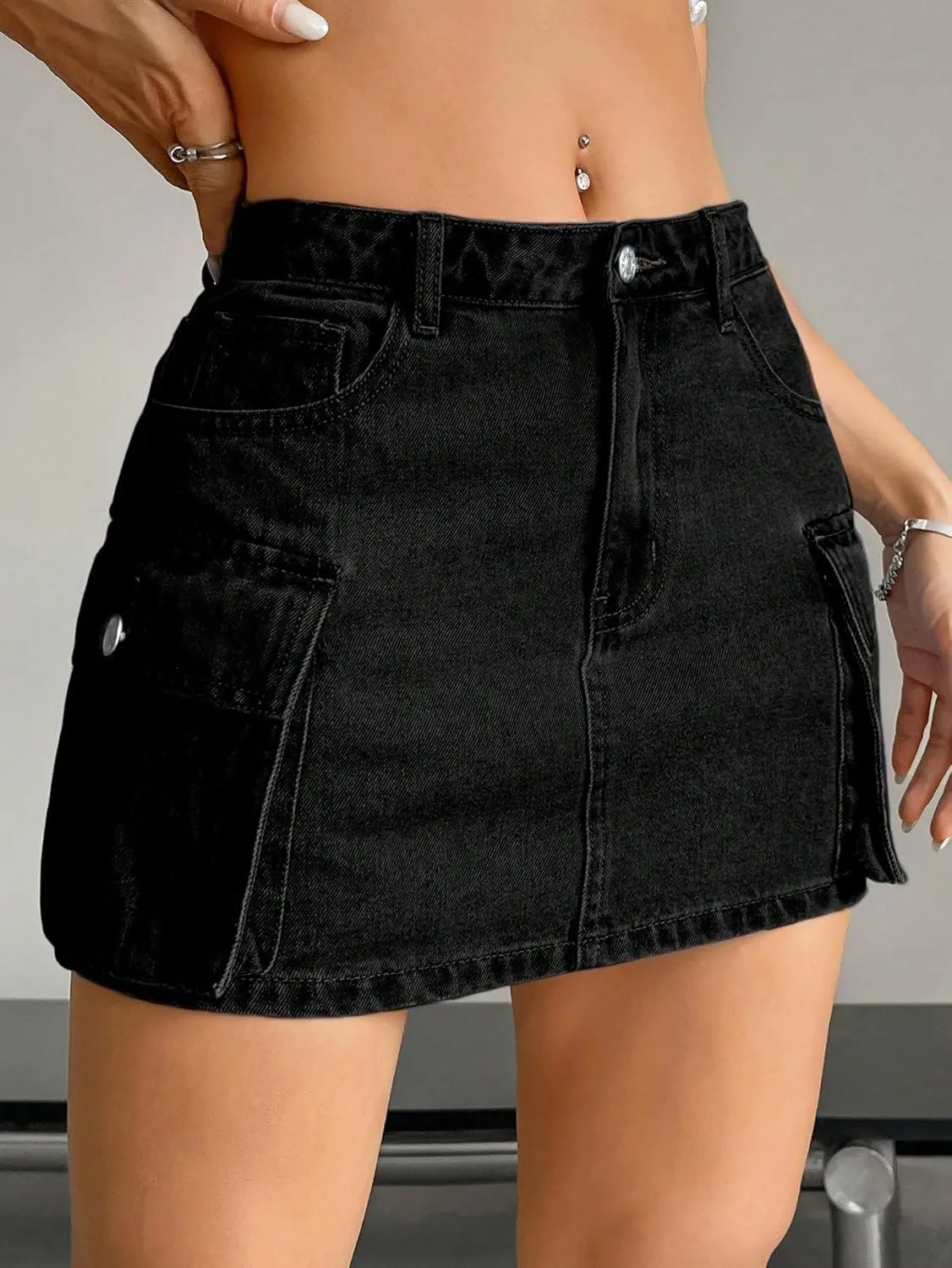 WDIRARA Women's Low Waist Cargo Denim Skirt Flap Pockets Button Bodycon Mini Skirts Y2K