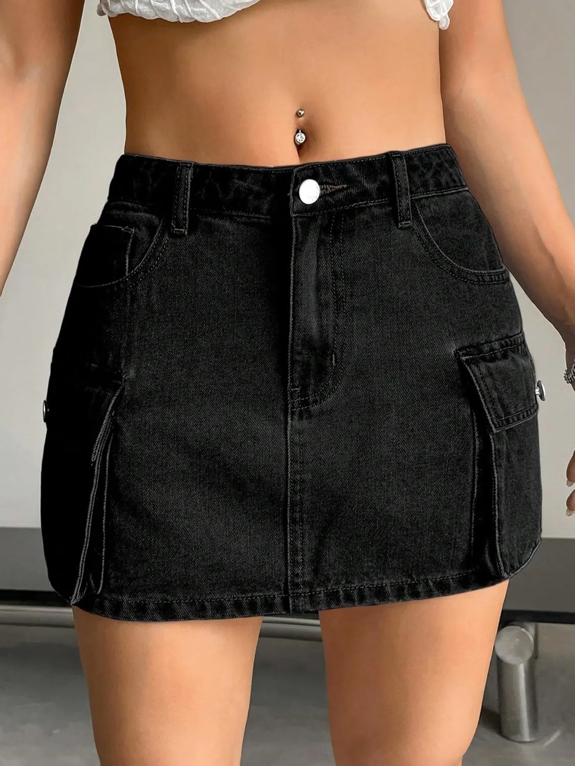 WDIRARA Women's Low Waist Cargo Denim Skirt Flap Pockets Button Bodycon Mini Skirts Y2K