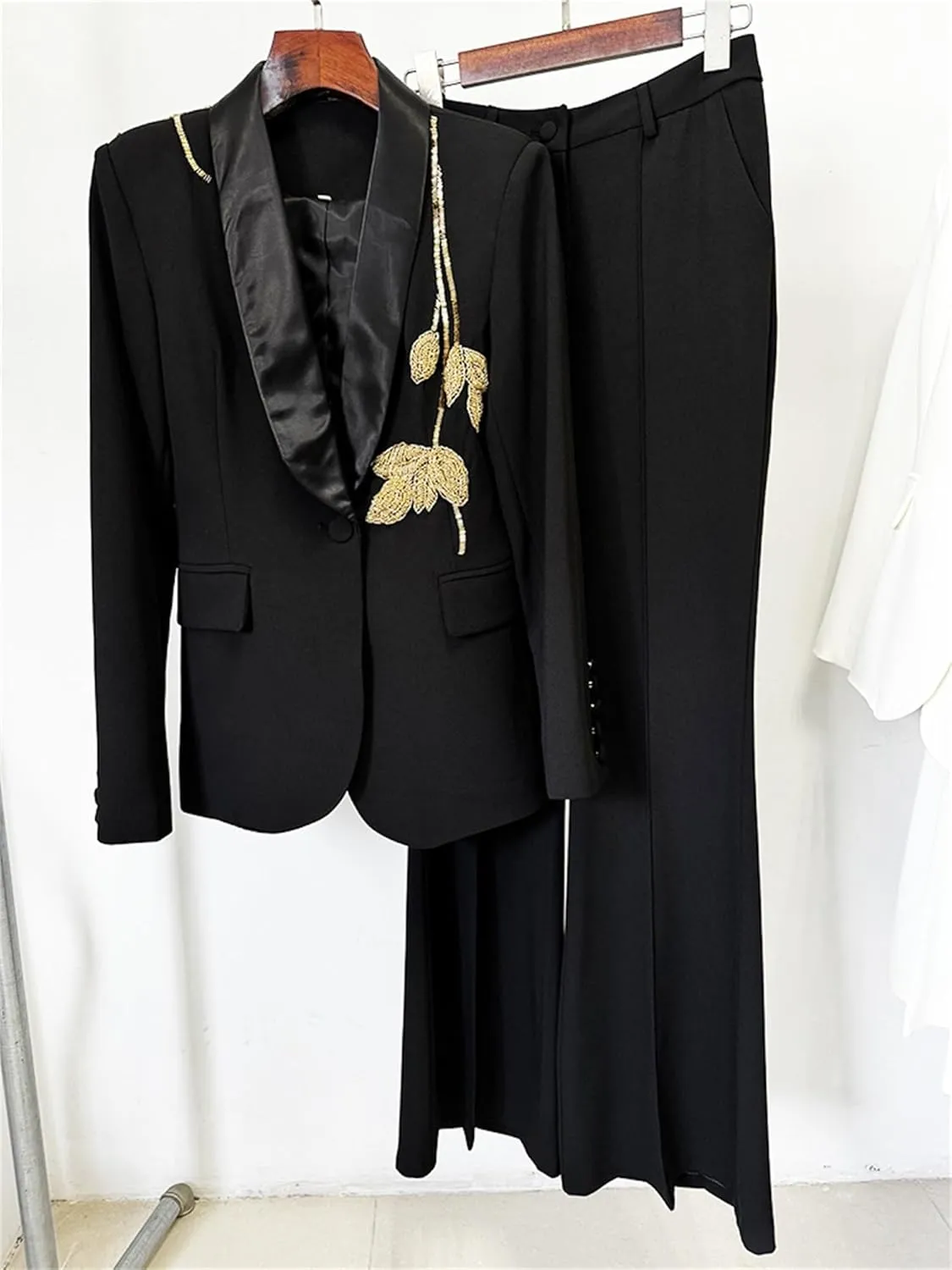 Women's 2025 Designer Suit Set Handmade Gold Beads Appliques Shawl Collar Slim Fit Blazer Flare Pants Set 2pcs
