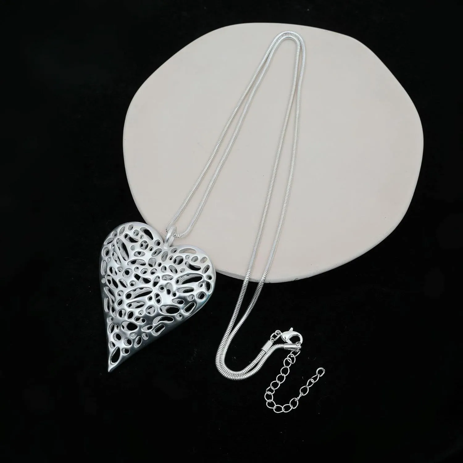 Z&R RETRO Heartfelt Glam: 80cm Sweater Chain with Oversized Heart Pendant - Casual Chic & Versatile Statement Piece! #FashionFrenzy #HeartPendant