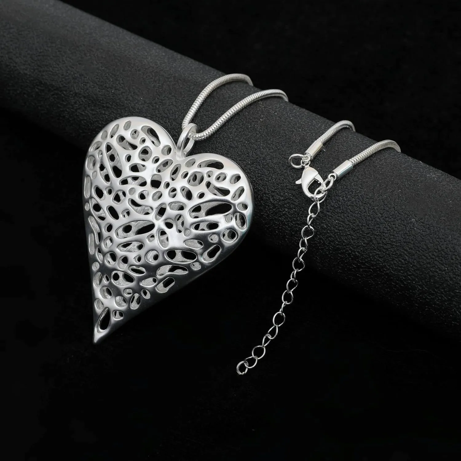 Z&R RETRO Heartfelt Glam: 80cm Sweater Chain with Oversized Heart Pendant - Casual Chic & Versatile Statement Piece! #FashionFrenzy #HeartPendant